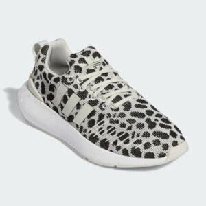NEW Adidas Originals Swift Run 22 Low Womens Running Shoes Dalmatian GZ4976